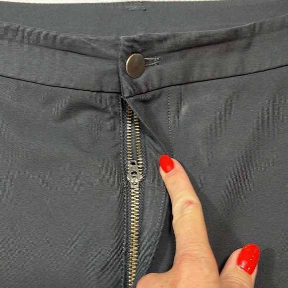 Lululemon GRAY Commission Pant 38 men SHORT INSEAM snap back pockets tapered leg - Picture 9 of 16